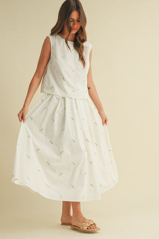Floral Embroidery Pleated Skirt