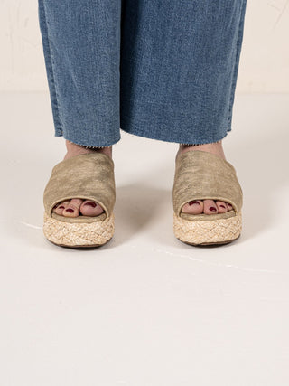 Lizzie Wedge Sandal Gold