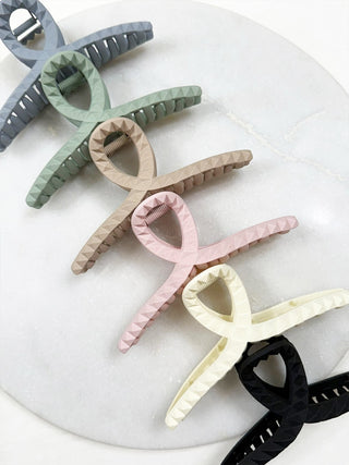 Embossed Twist Claw Clip