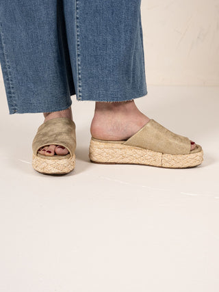 Lizzie Wedge Sandal Gold