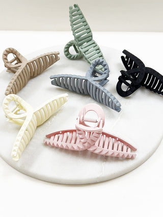 Embossed Twist Claw Clip