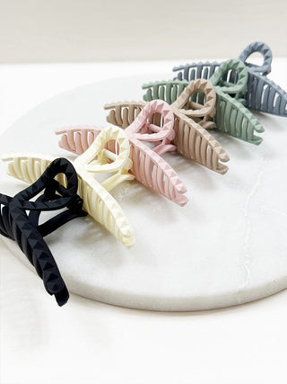 Embossed Twist Claw Clip