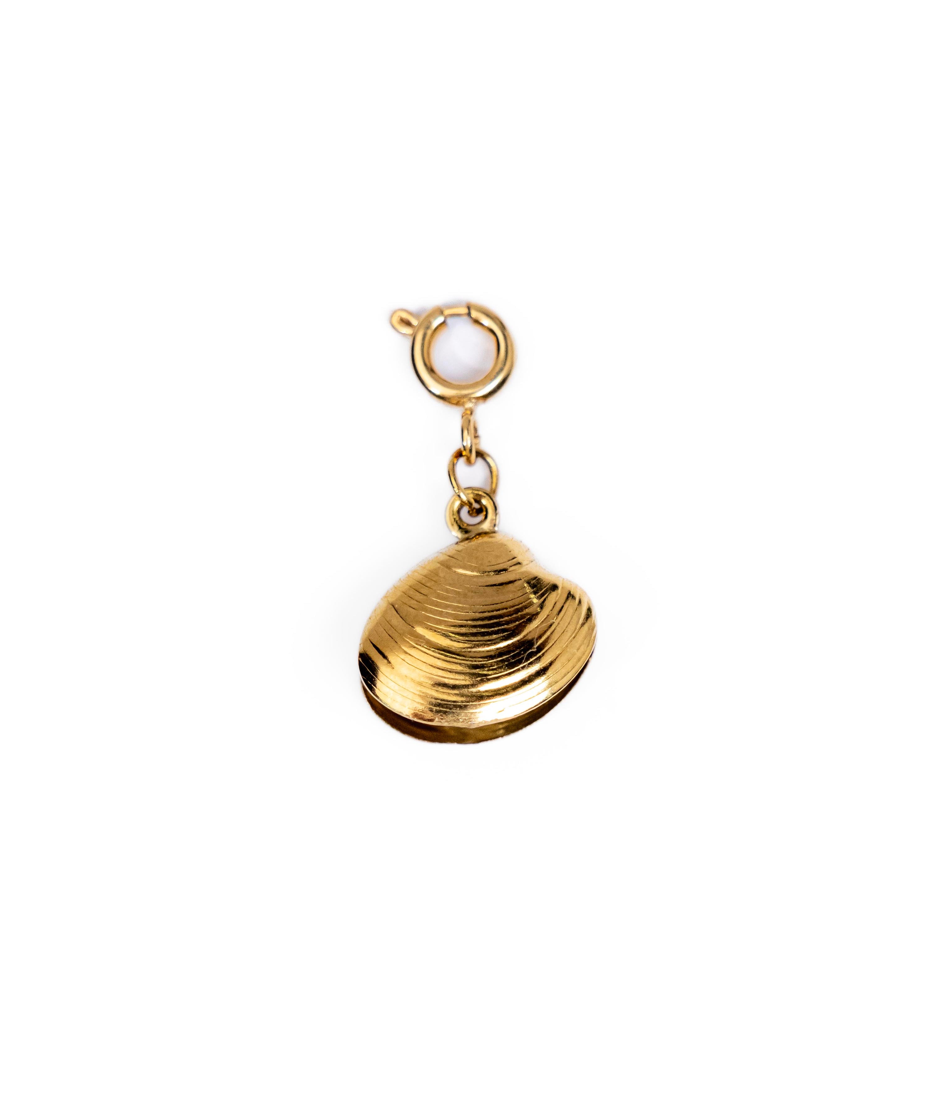 Waterproof Clam Charm – Gold-Plated, Tarnish-Free & Hypoallergenic