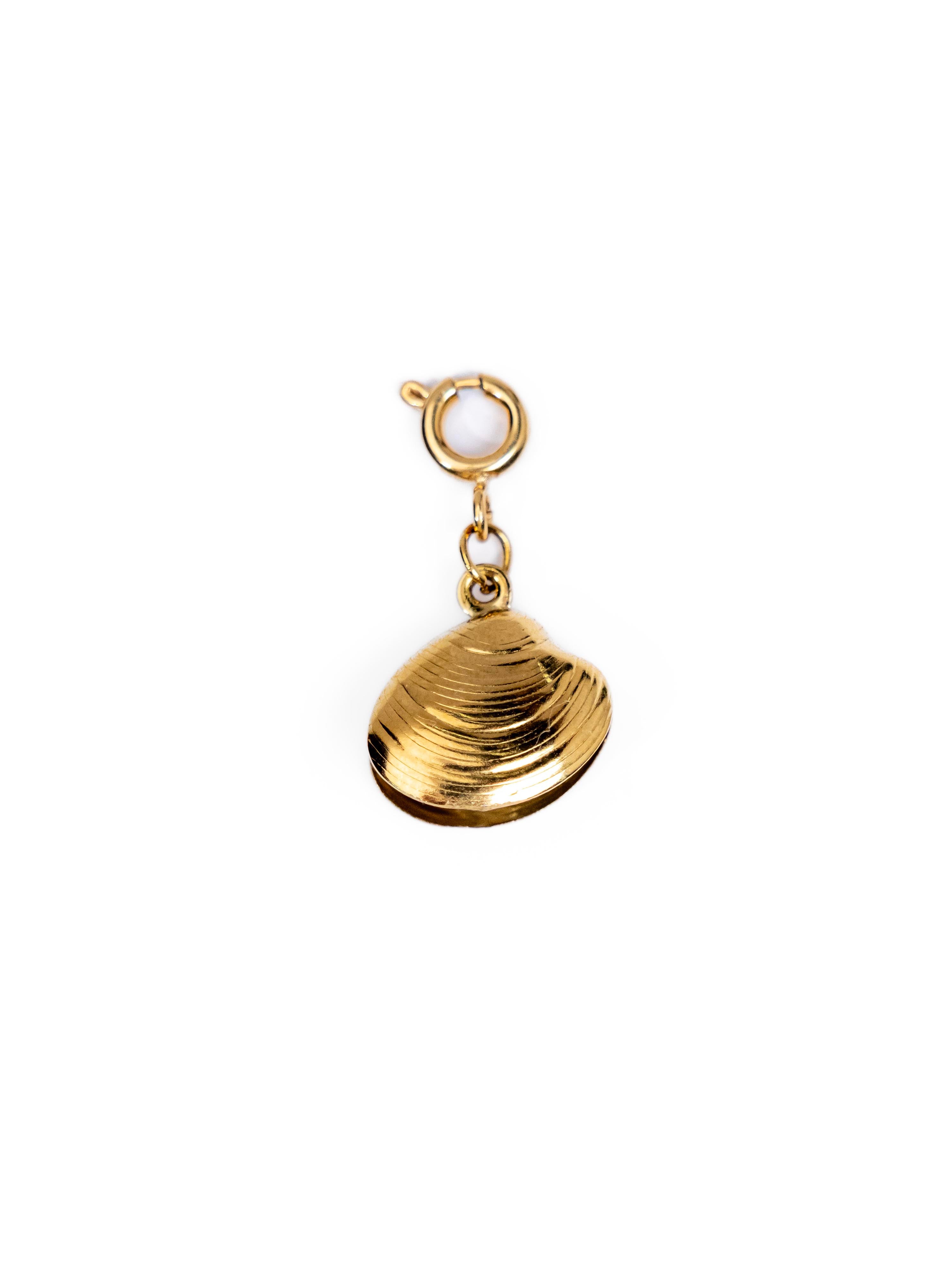 Waterproof Clam Charm – Gold-Plated, Tarnish-Free & Hypoallergenic