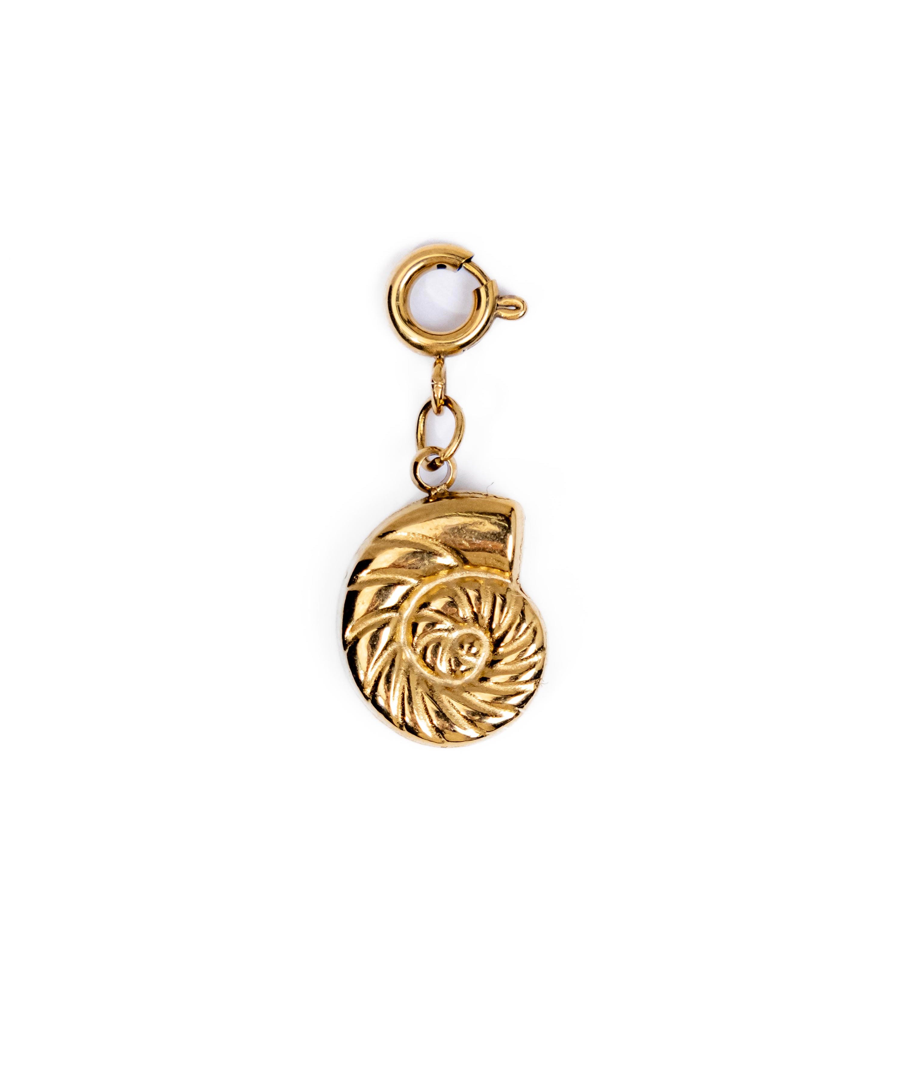 Waterproof Swirl Shell Charm – Gold-Plated, Tarnish-Free & Hypoallergenic