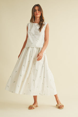 Floral Embroidery Pleated Skirt