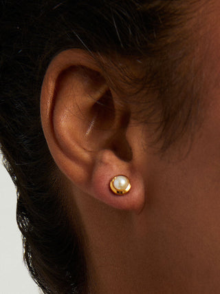 Signature Small Pearl Studs