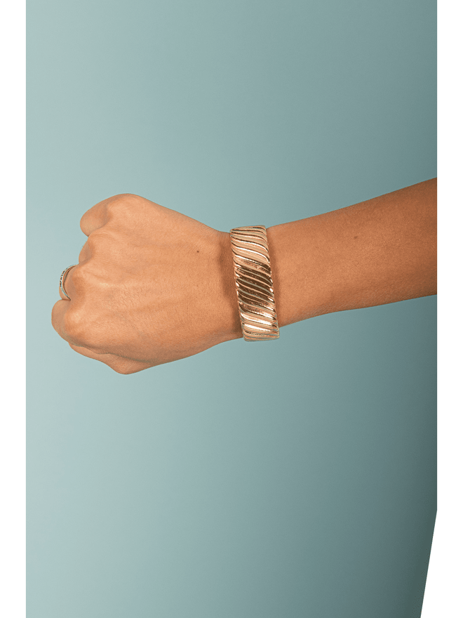 Unleash your inner style with our Ribbed Textured Metal Cuff! Made with intricate ribbed details, this cuff will elevate any outfit with its unique texture. Add a touch of boldness and edge to your wardrobe while making a statement. Perfect for any fashion-forward individual looking to stand out from the crowd.