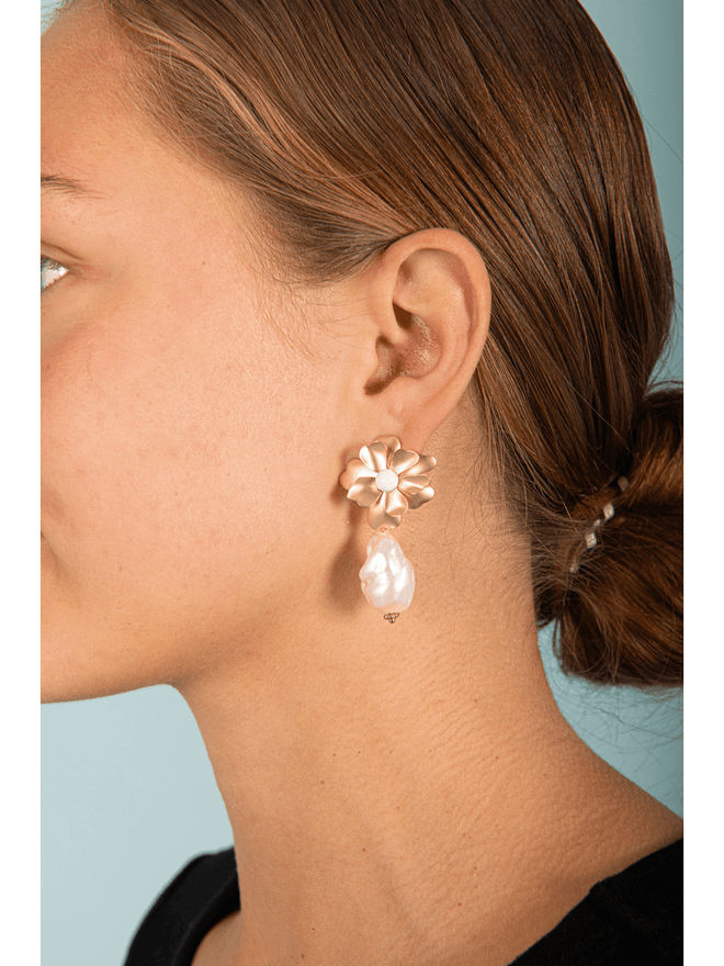 Add some charm and elegance to your look with our Flower &amp; Dangle Pearl Earrings! The delicate flower design and dangling pearl add a touch of sophistication to any outfit. Perfect for a night out or a special occasion. Elevate your style and make a statement with these beautiful earrings!