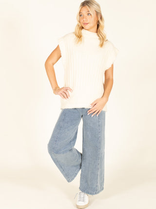 Relaxed Fit Wide-Leg Jeans