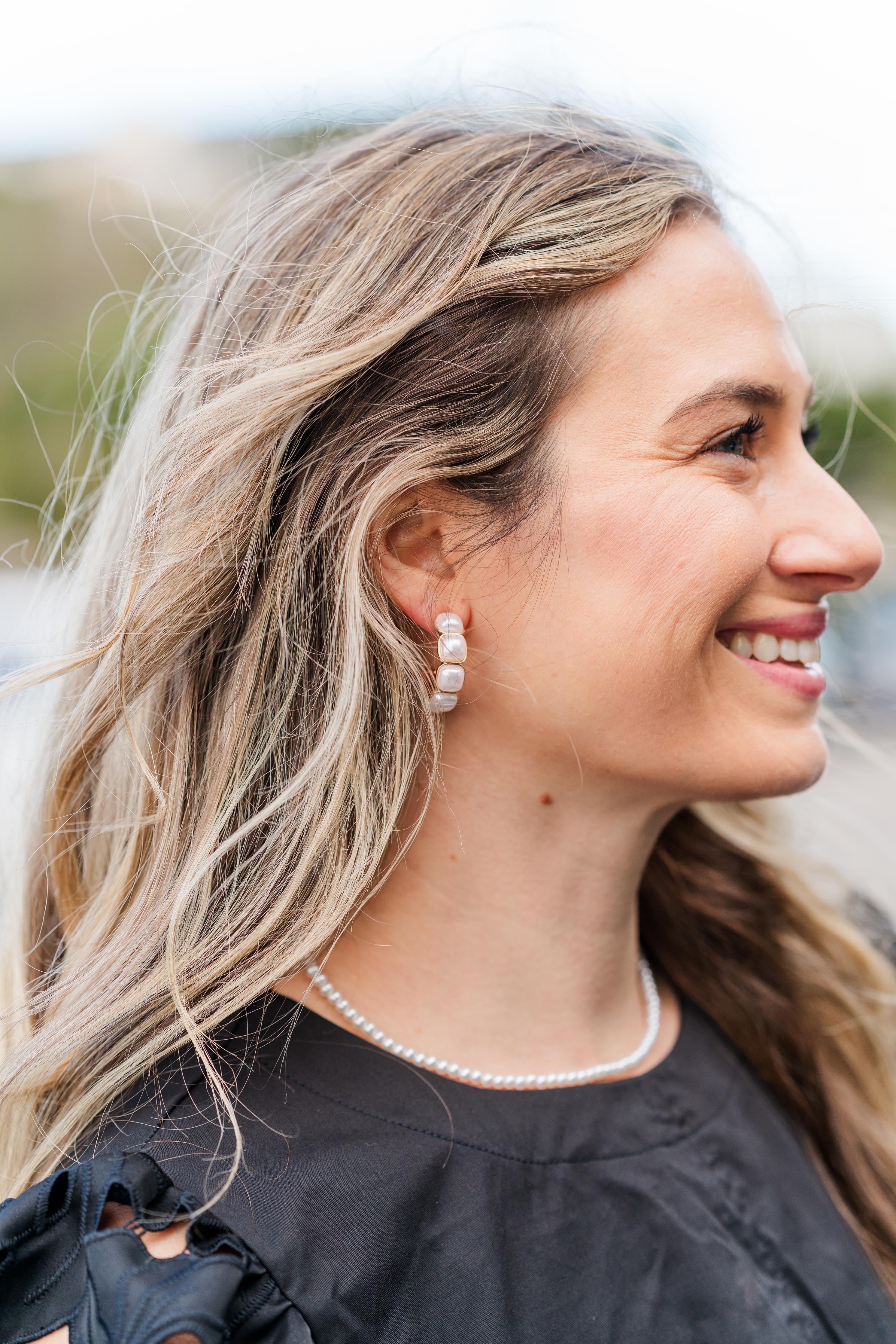 Square Pearl Hoop Earrings (detail view 2)