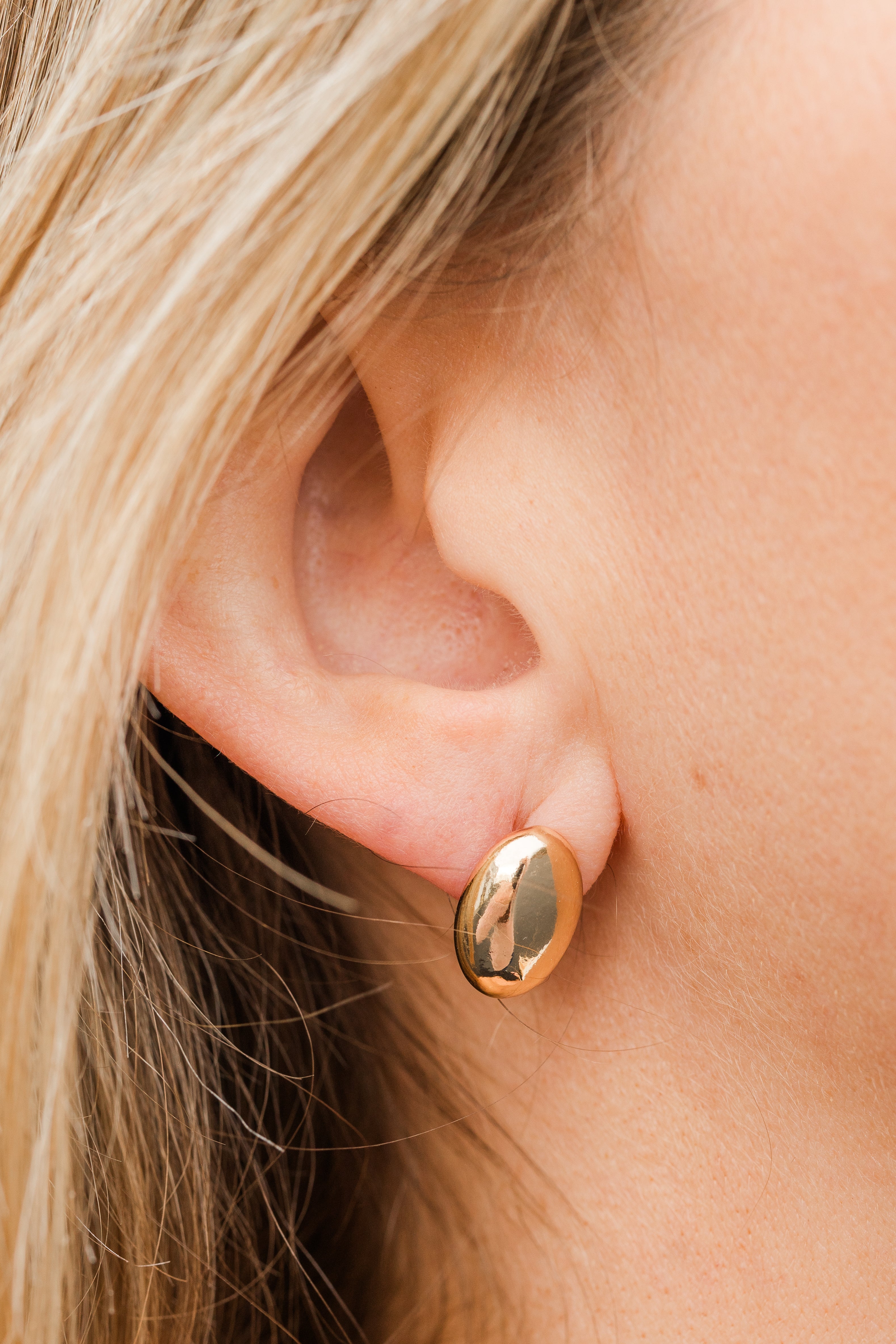 Hoop & Oval Earrings Set – Mixed Metal Hoop Earrings Set for Women (detail view 3)