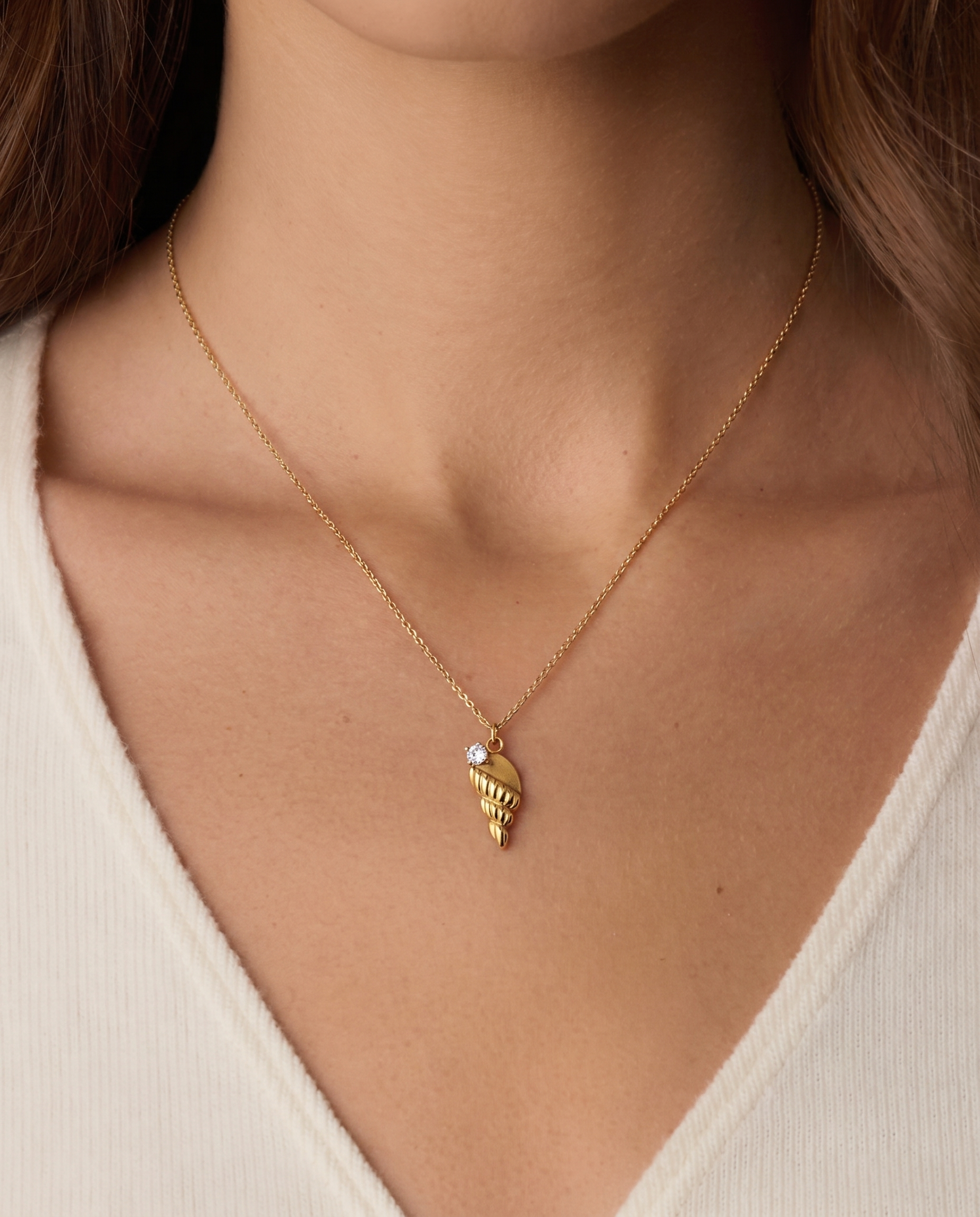 My Sister's Cottage | Waterproof | Conch Shell Pendant Necklace (detail view 2)