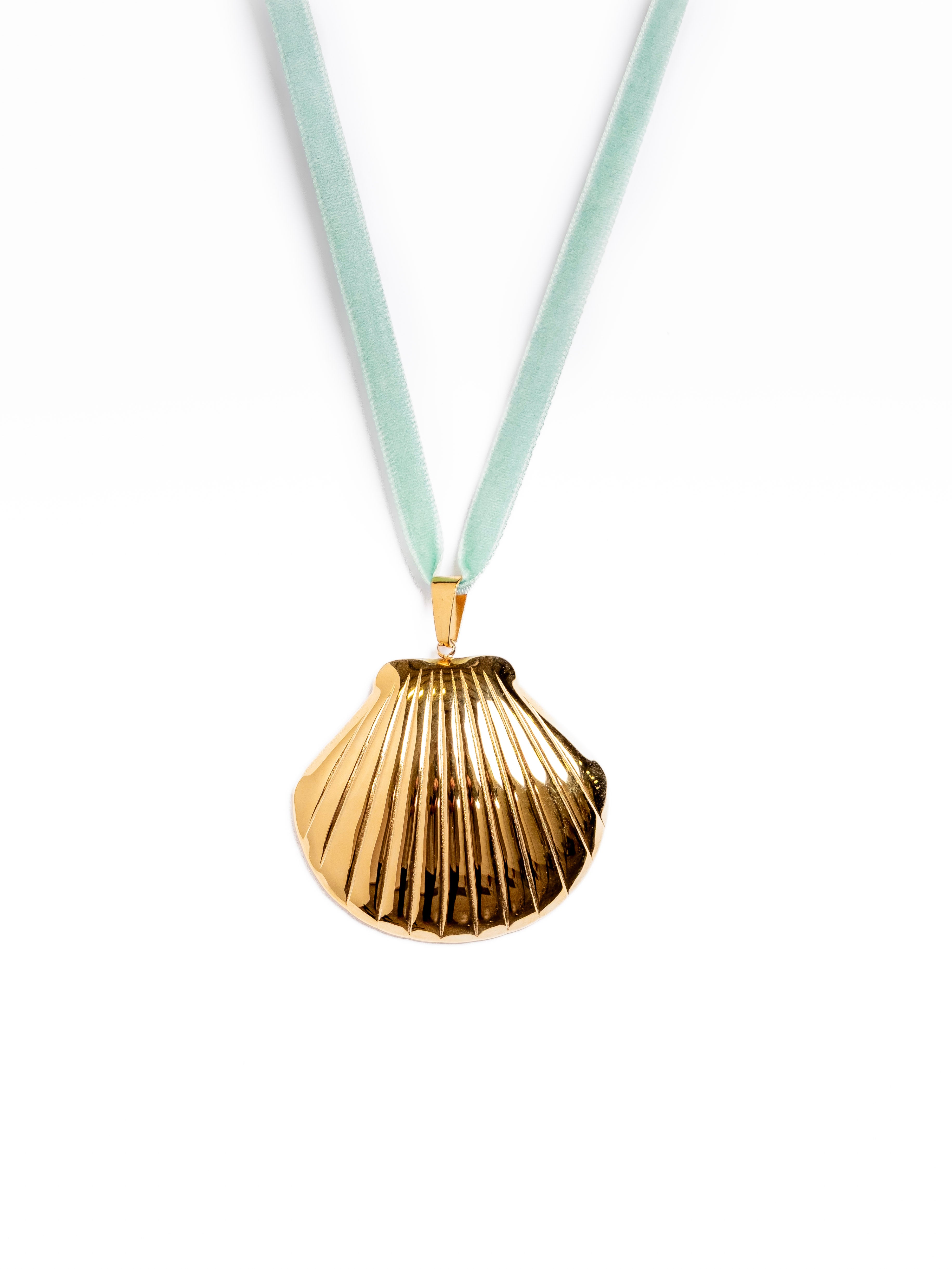Waterproof Ribbon Shell Necklace – Gold-Plated, Tarnish-Free & Hypoallergenic