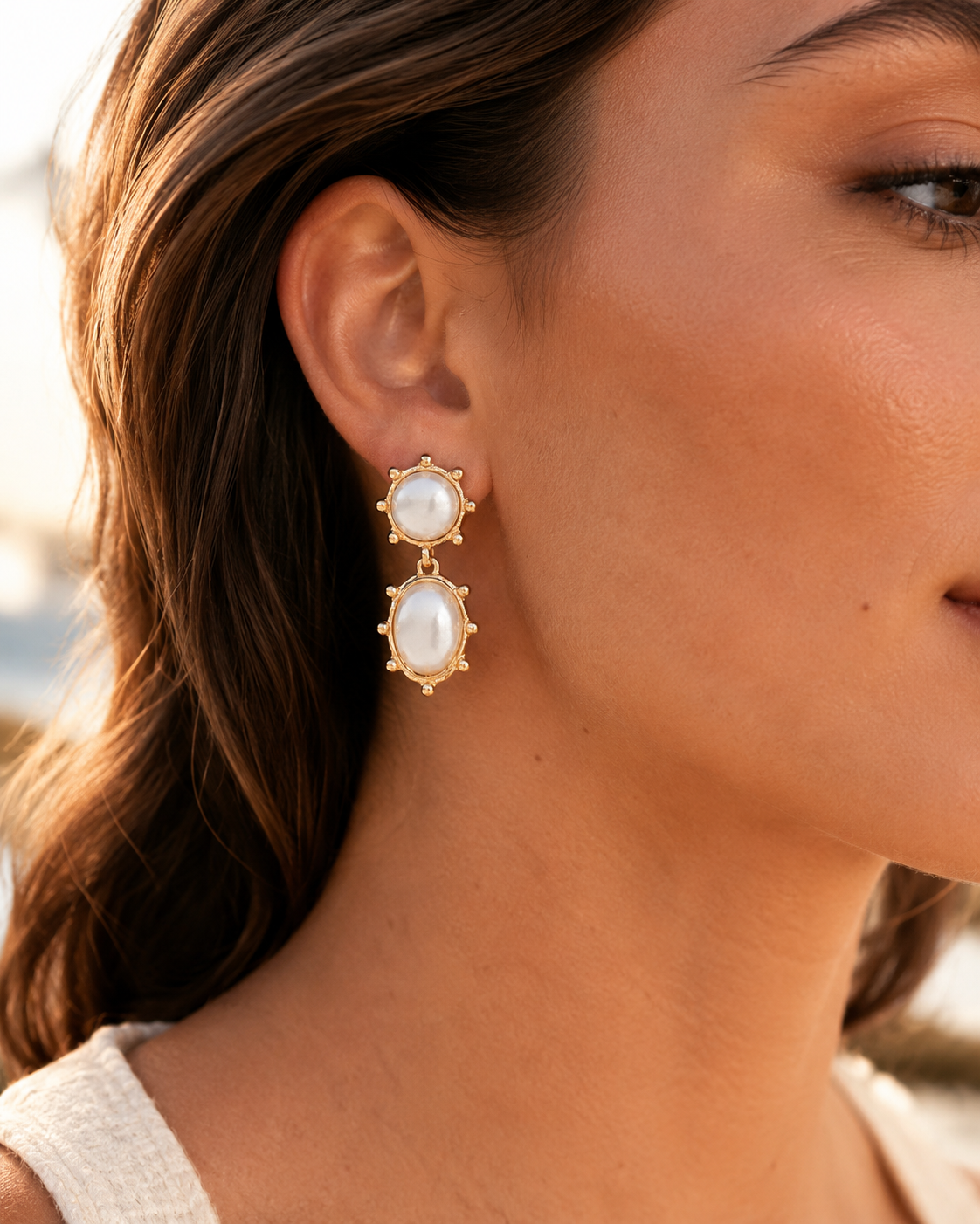 Dotted Double Jewel Earrings – Crystal & Pearl Cluster Stud Earrings (detail view 2)