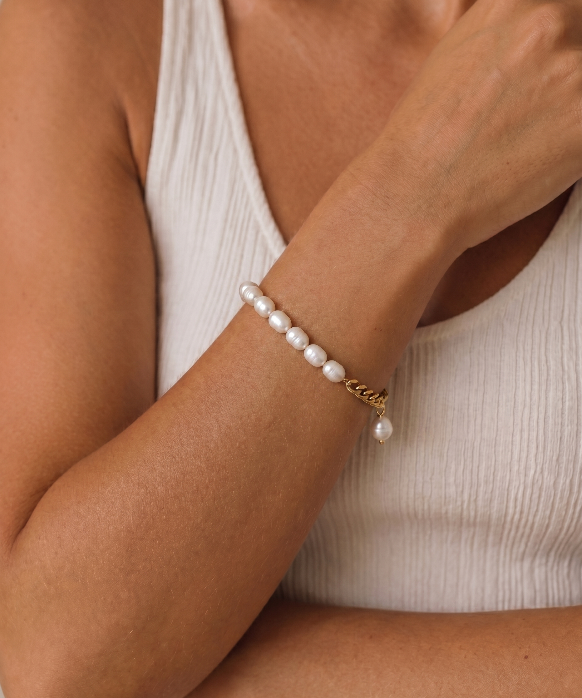 My Sister's Cottage | Waterproof | Freshwater Cultured Pearl & Chain Bracelet (detail view 2)