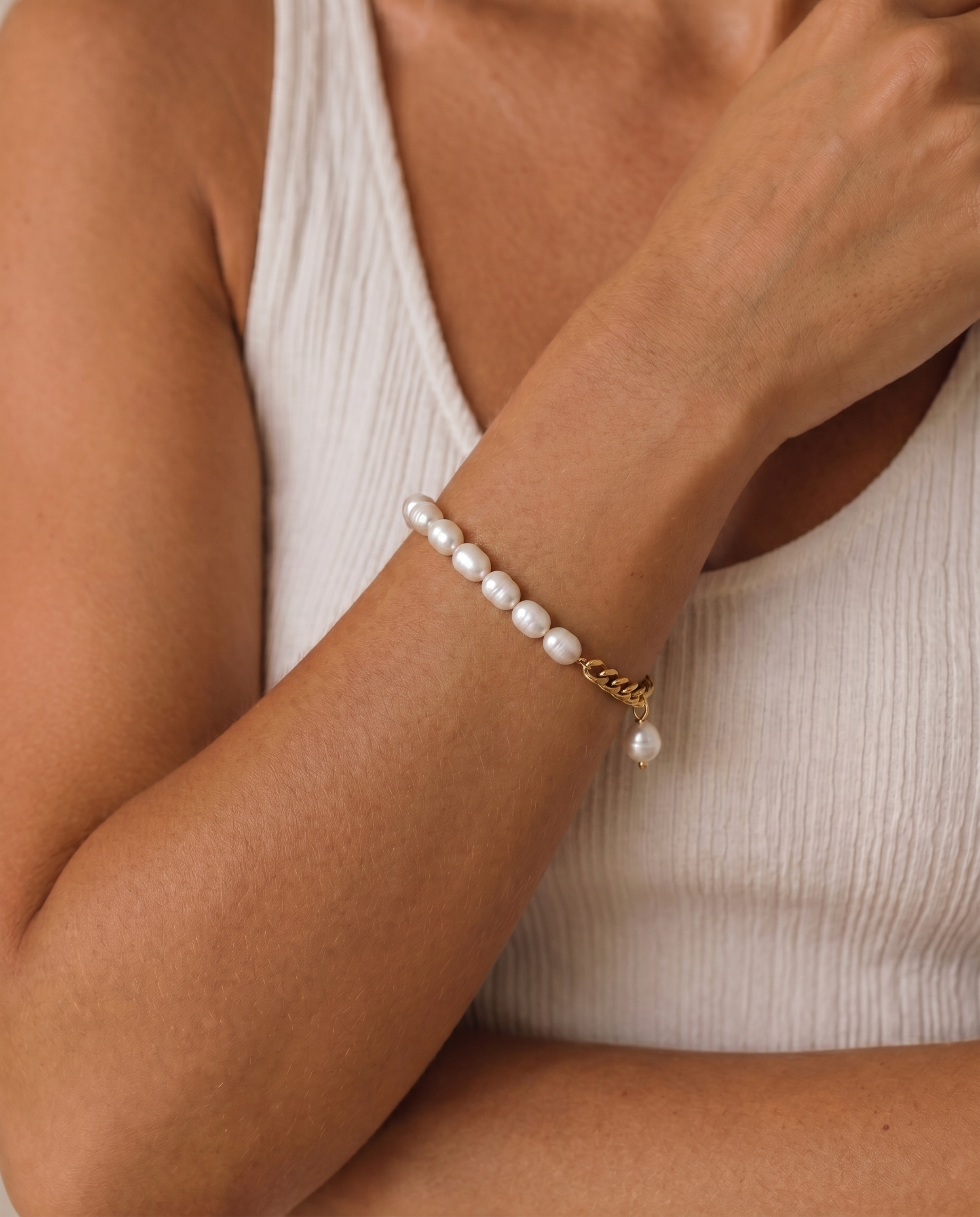 My Sister's Cottage | Waterproof | Freshwater Cultured Pearl & Chain Bracelet (detail view 2)