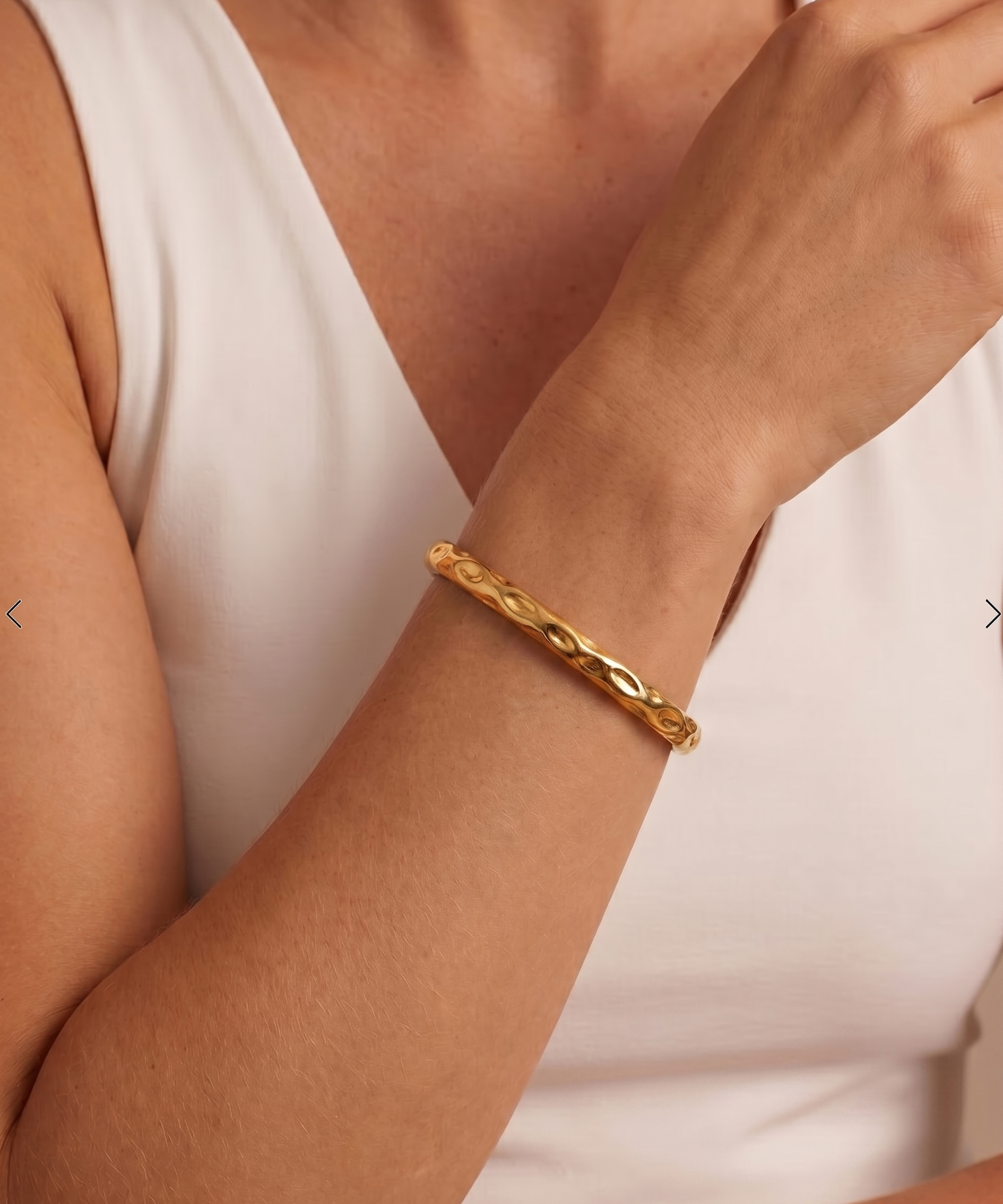My Sister's Cottage | Waterproof | Hammered Bangle (detail view 2)