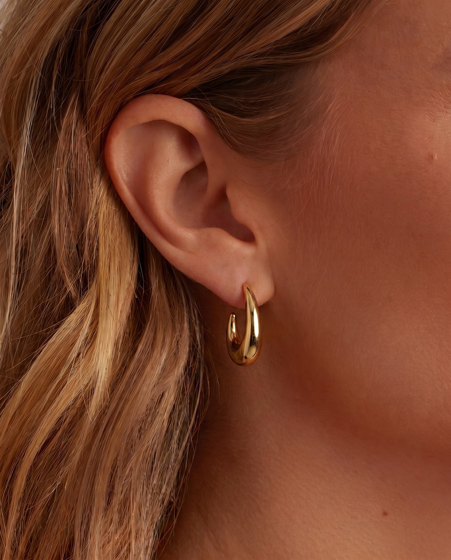 My Sister's Cottage | Waterproof | Mini Everyday Hoop Earrings (detail view 2)