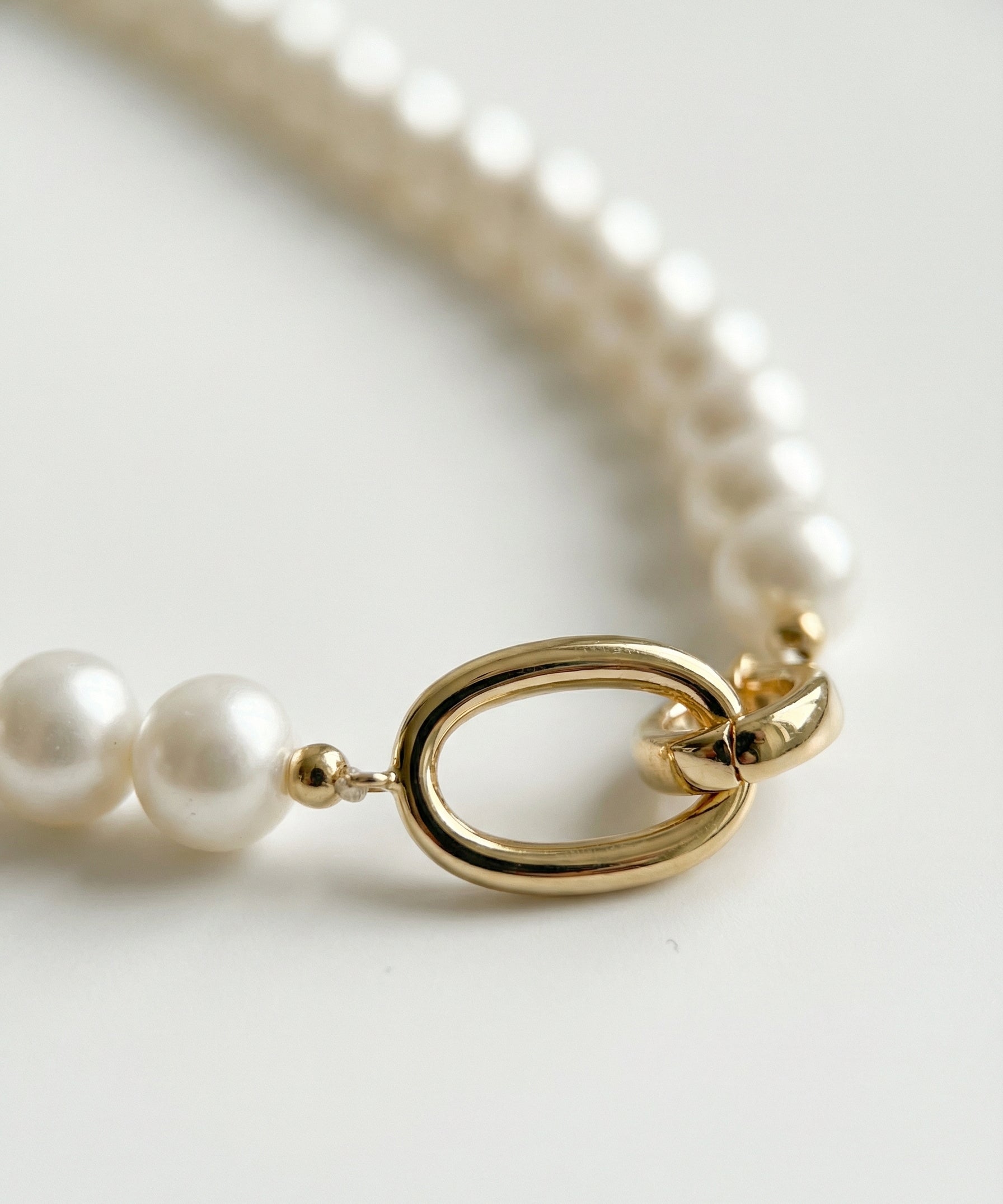Pearl Bead Oval Link Necklace – Freshwater Pearl Statement Necklace (detail view 2)