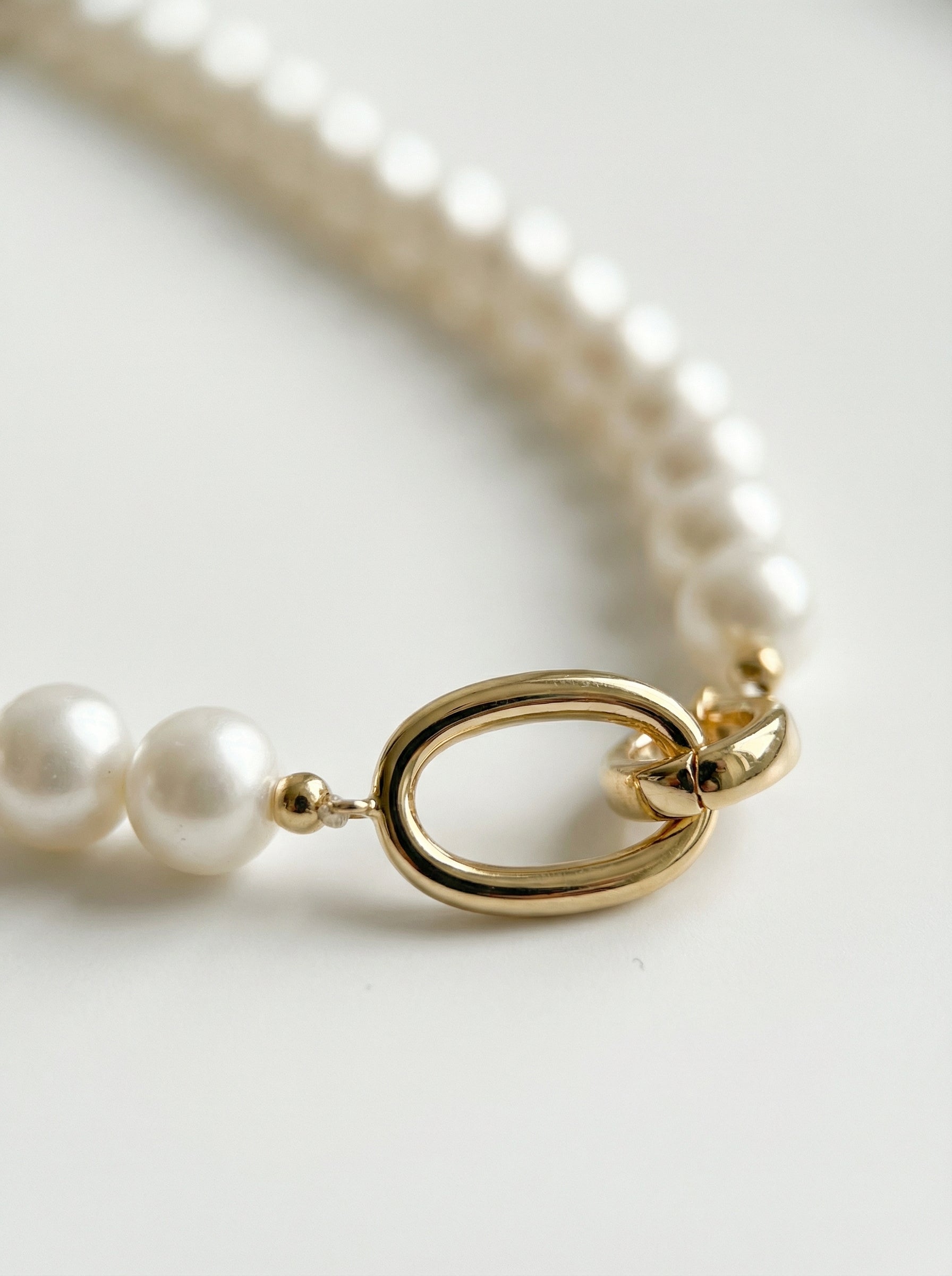 Pearl Bead Oval Link Necklace – Freshwater Pearl Statement Necklace (detail view 2)