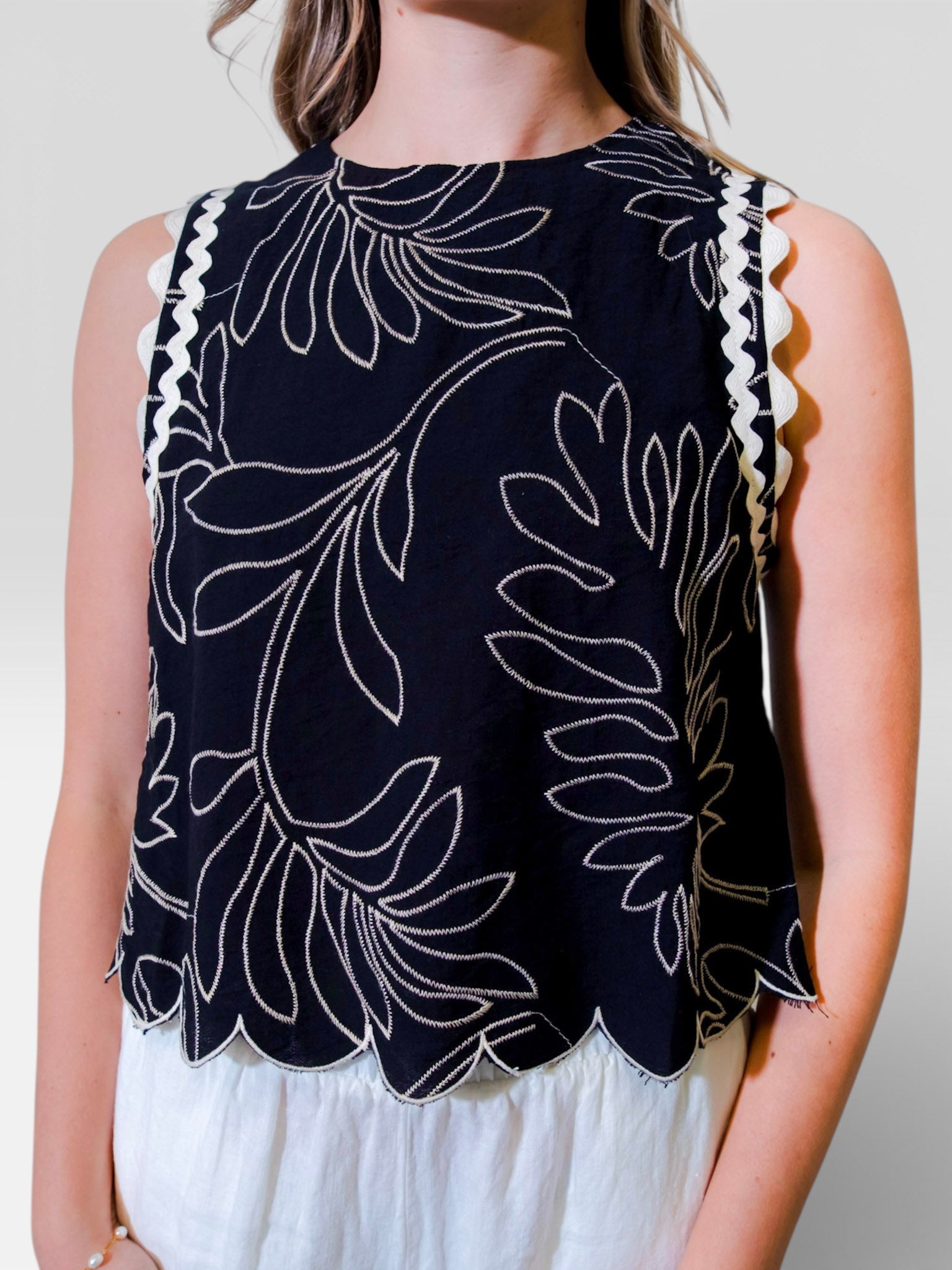 Embroidered Scallop Hem Sleeveless Top