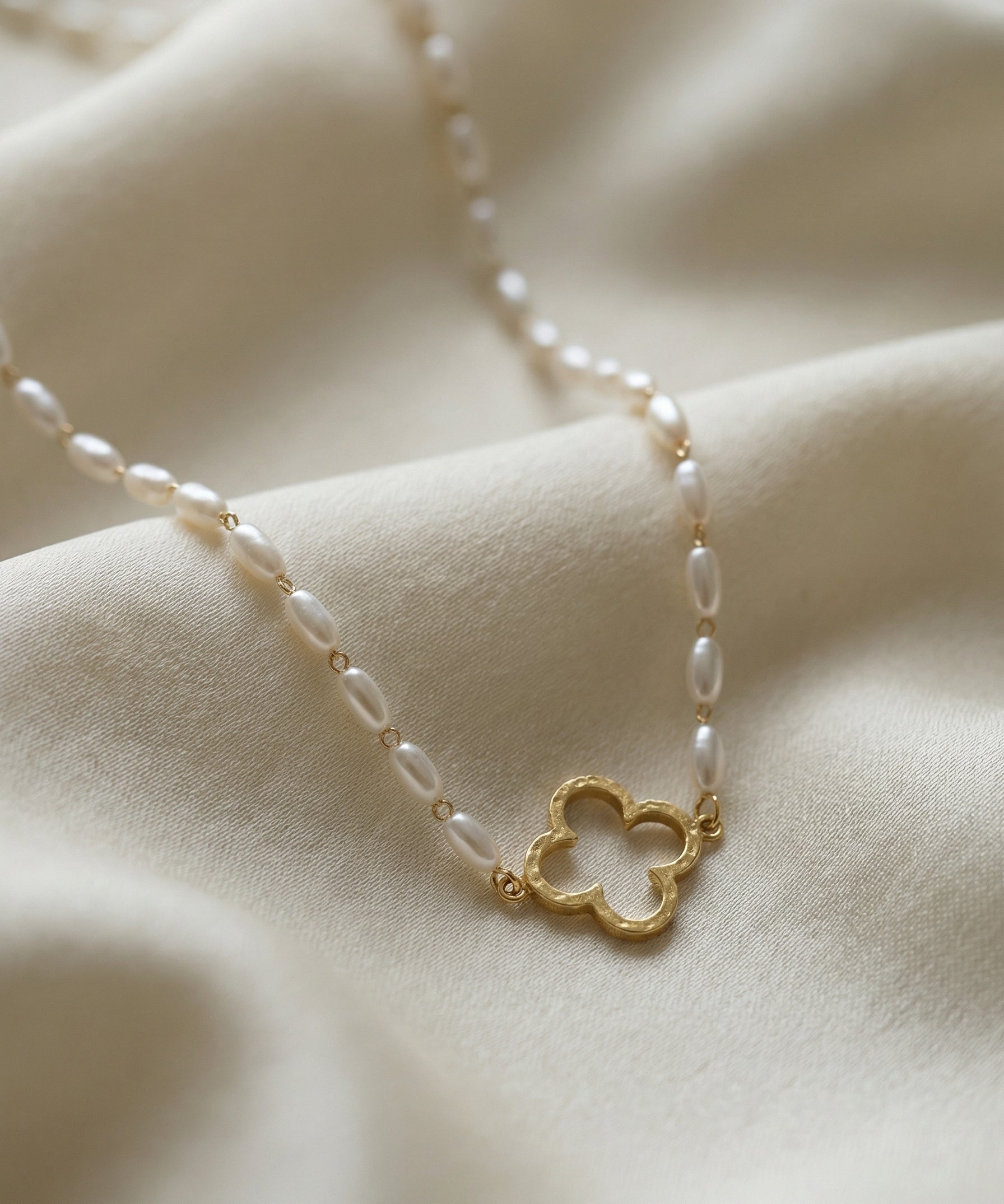 Rice Pearl Bead Clover Charm Necklace – Dainty Pearl Clover Pendant Necklace (detail view 2)