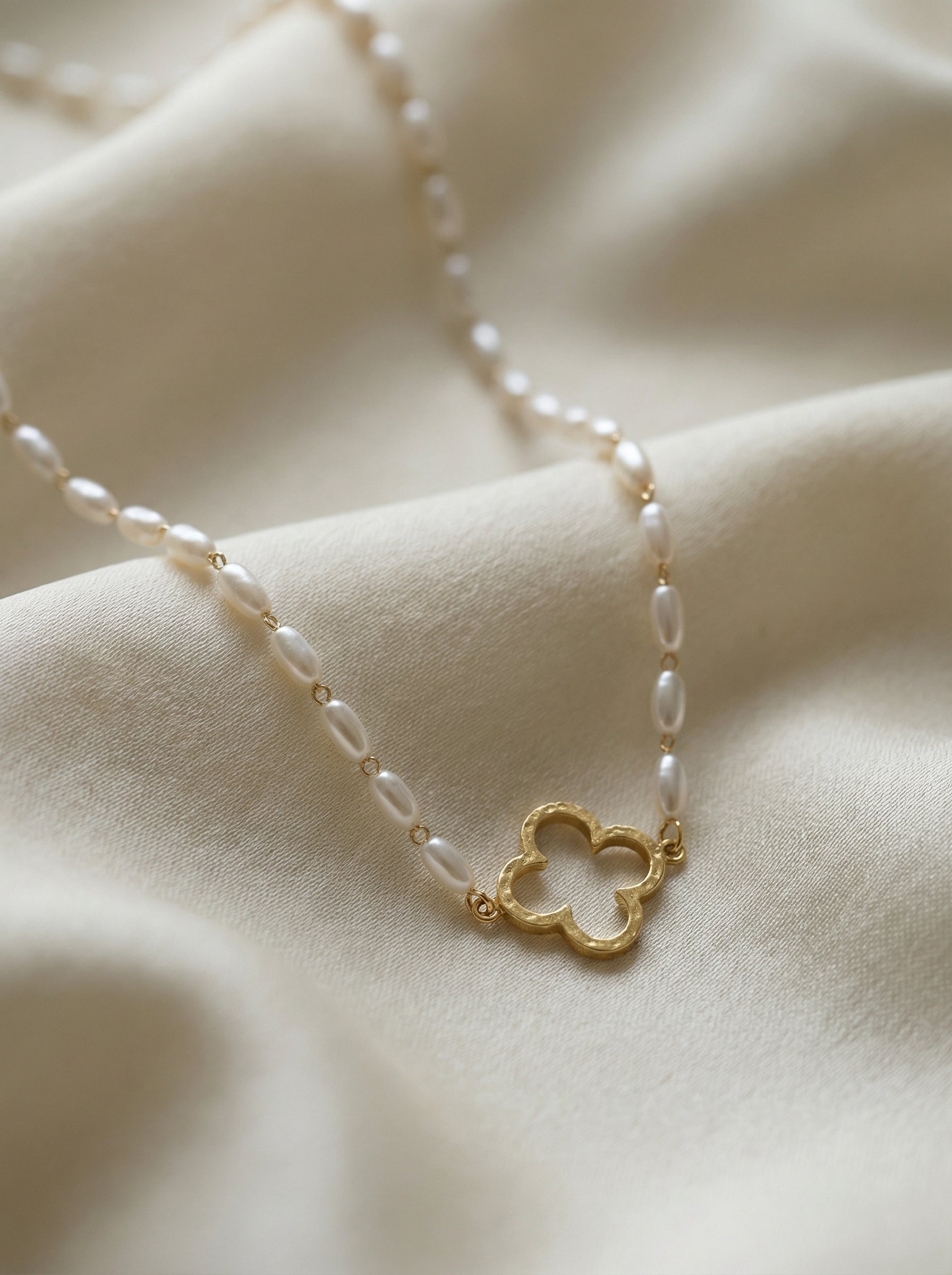 Rice Pearl Bead Clover Charm Necklace – Dainty Pearl Clover Pendant Necklace (detail view 2)