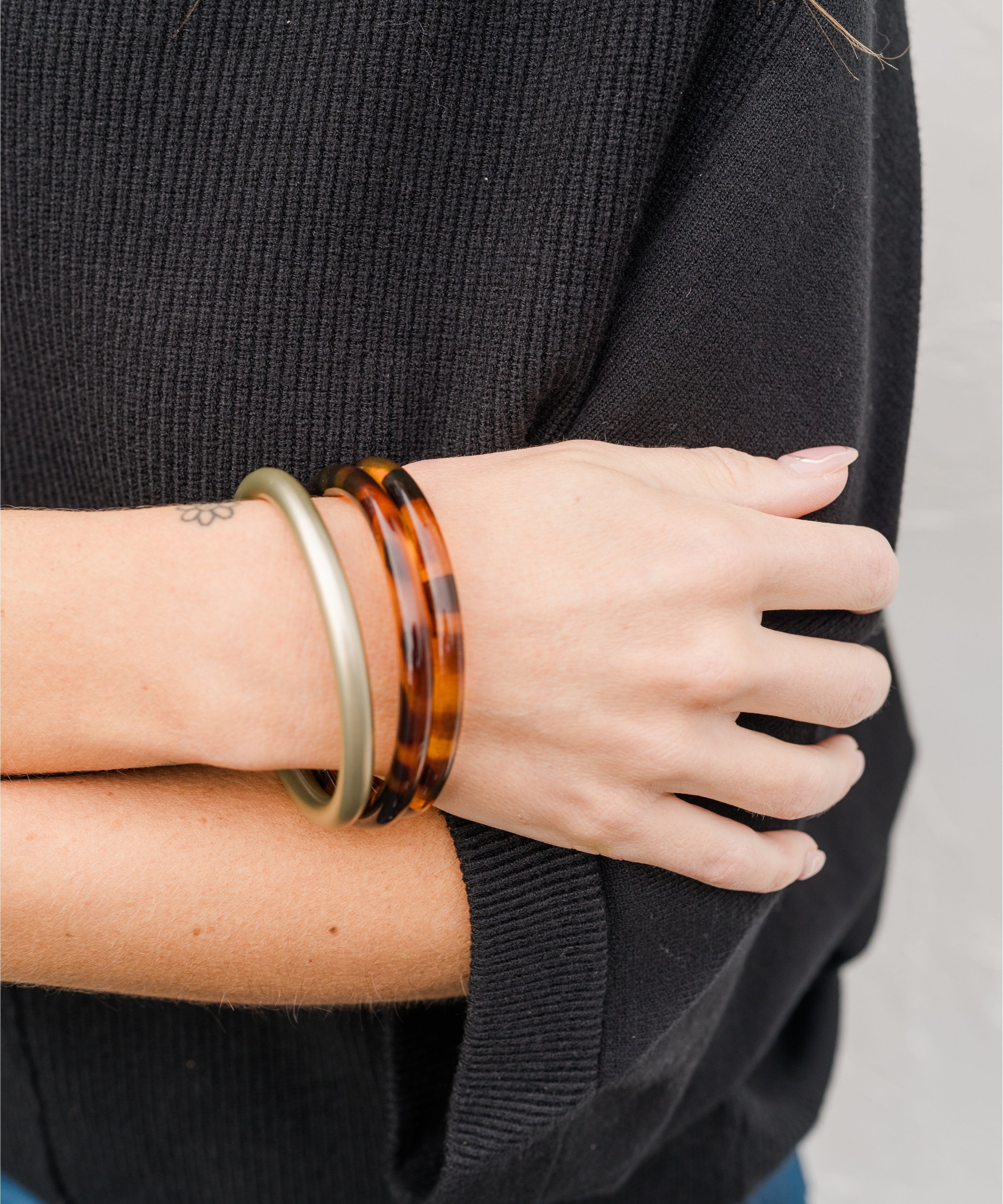 Set of 3 Acrylic Bangles Bracelet (detail view 2)