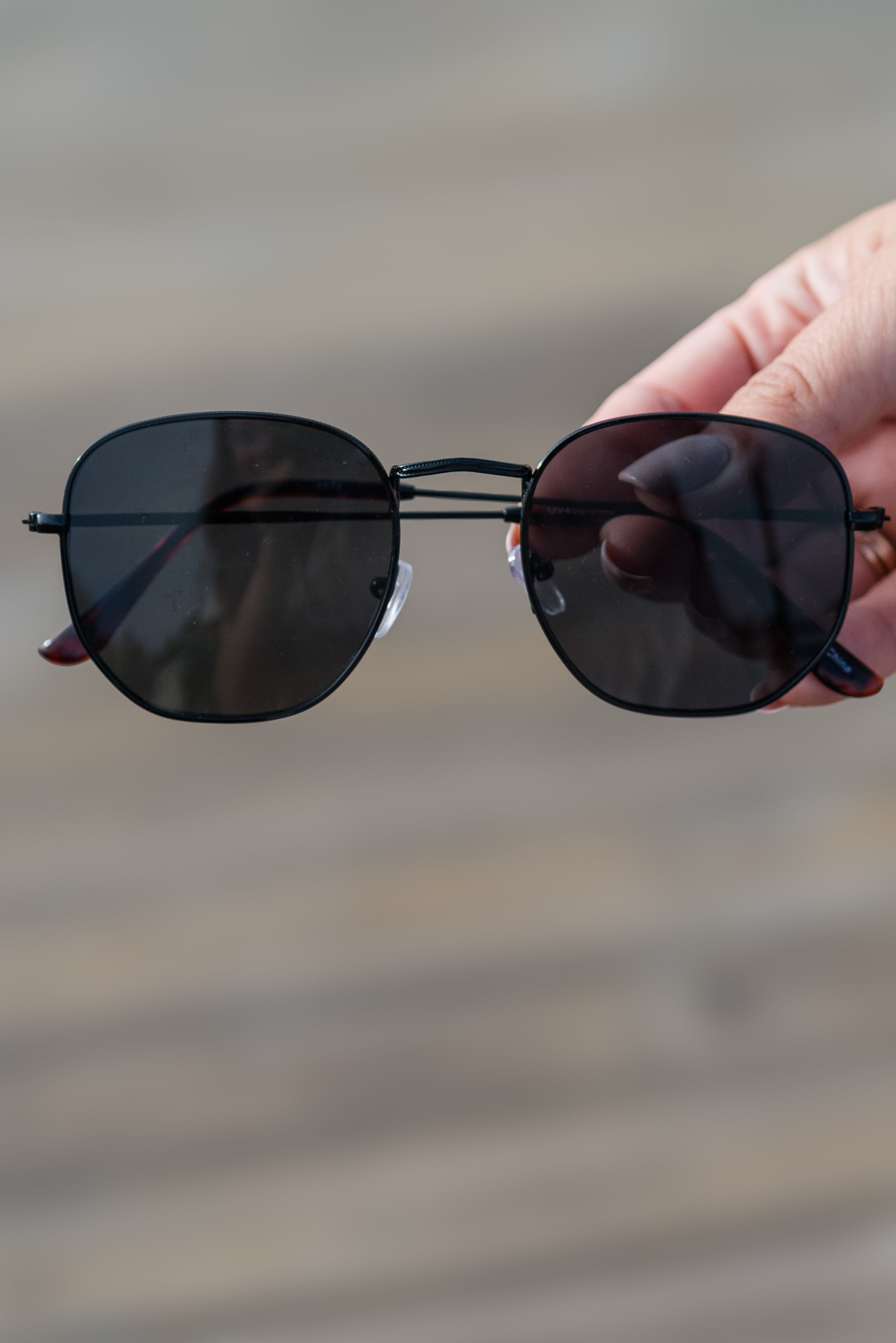Metal Frame Sunglasses (detail view 3)