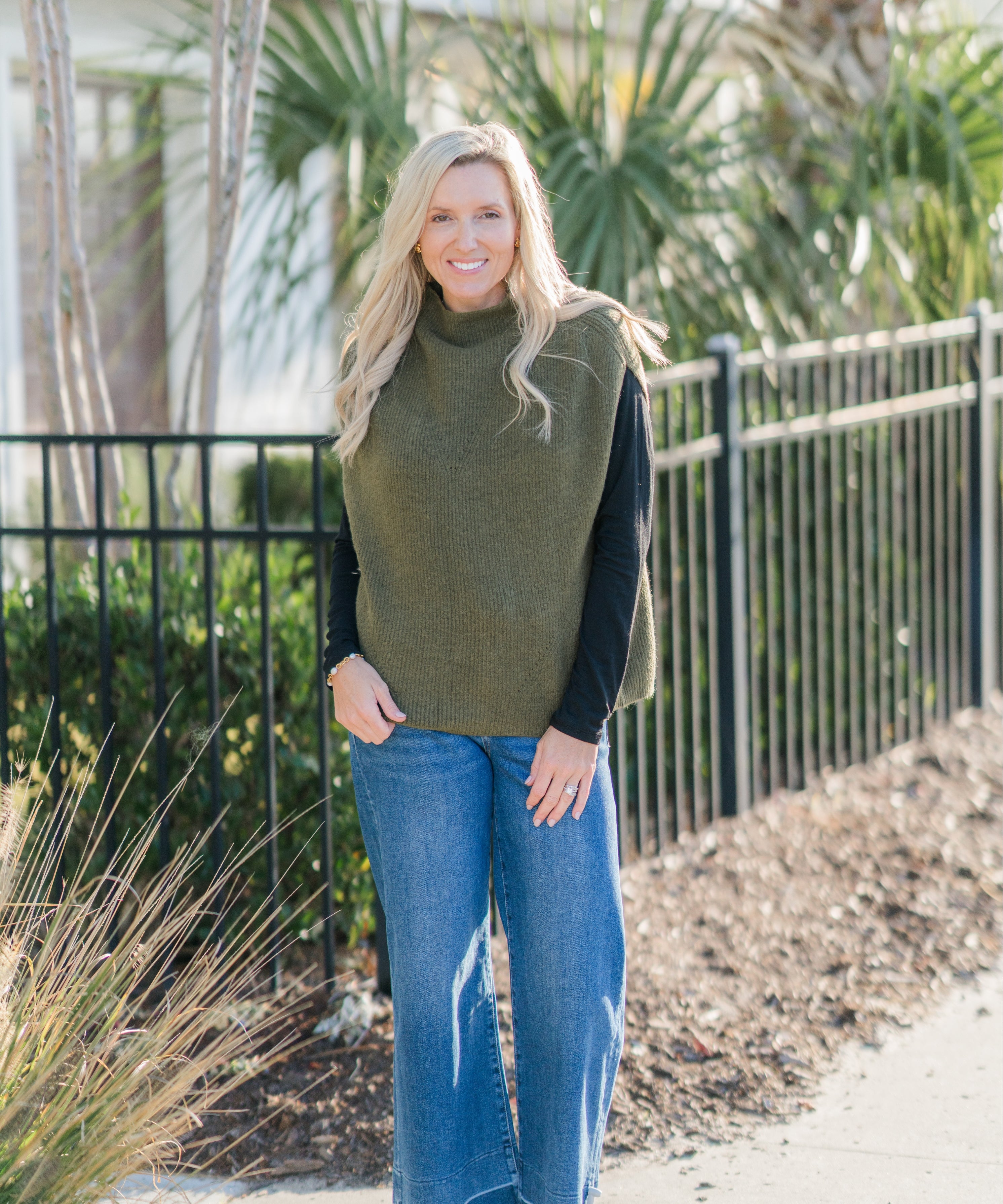 Basic Raglan Long Sleeve Top (detail view 2)