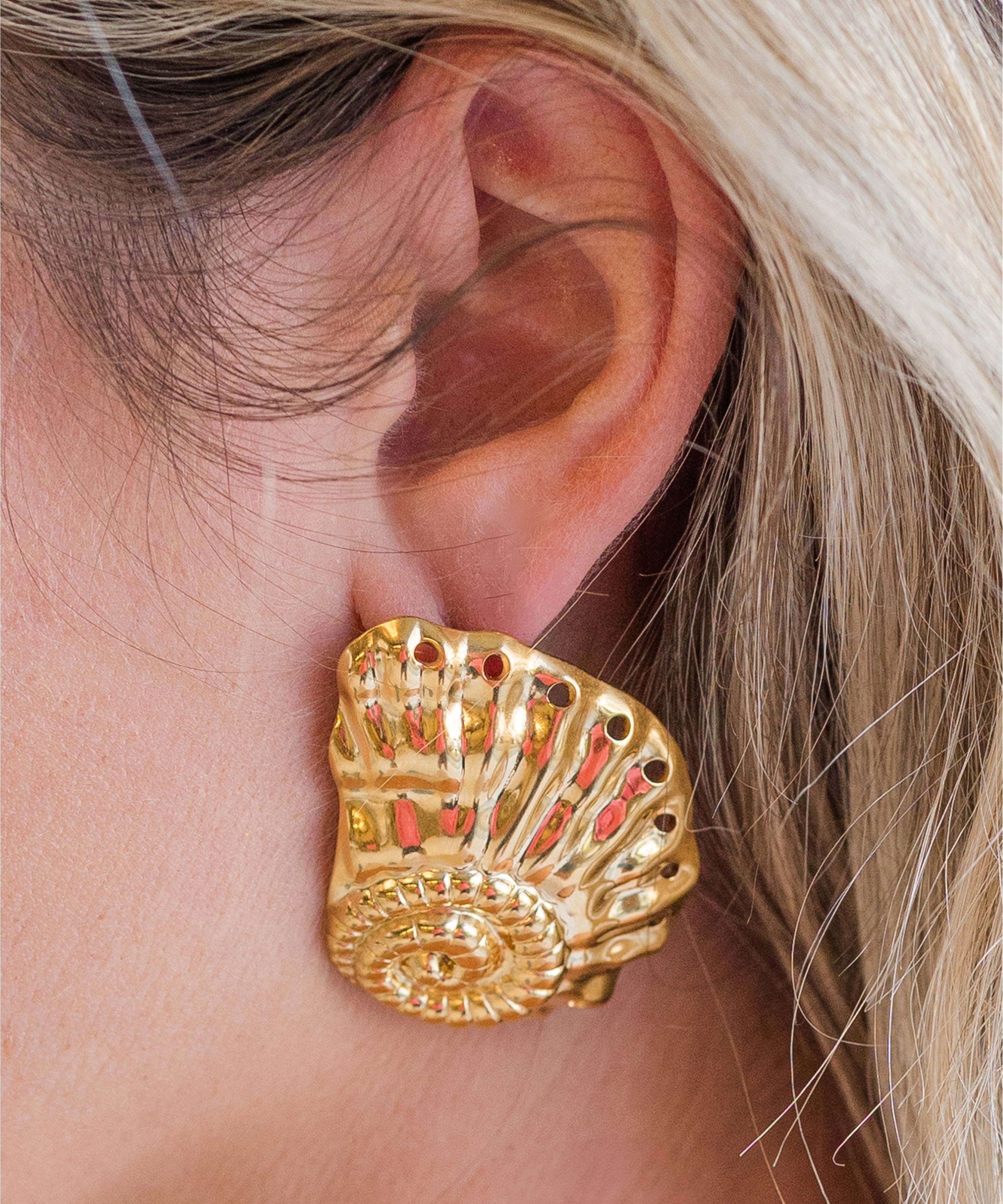 My Sister's Cottage | Waterproof | Nautilus Shell Earrings (detail view 2)