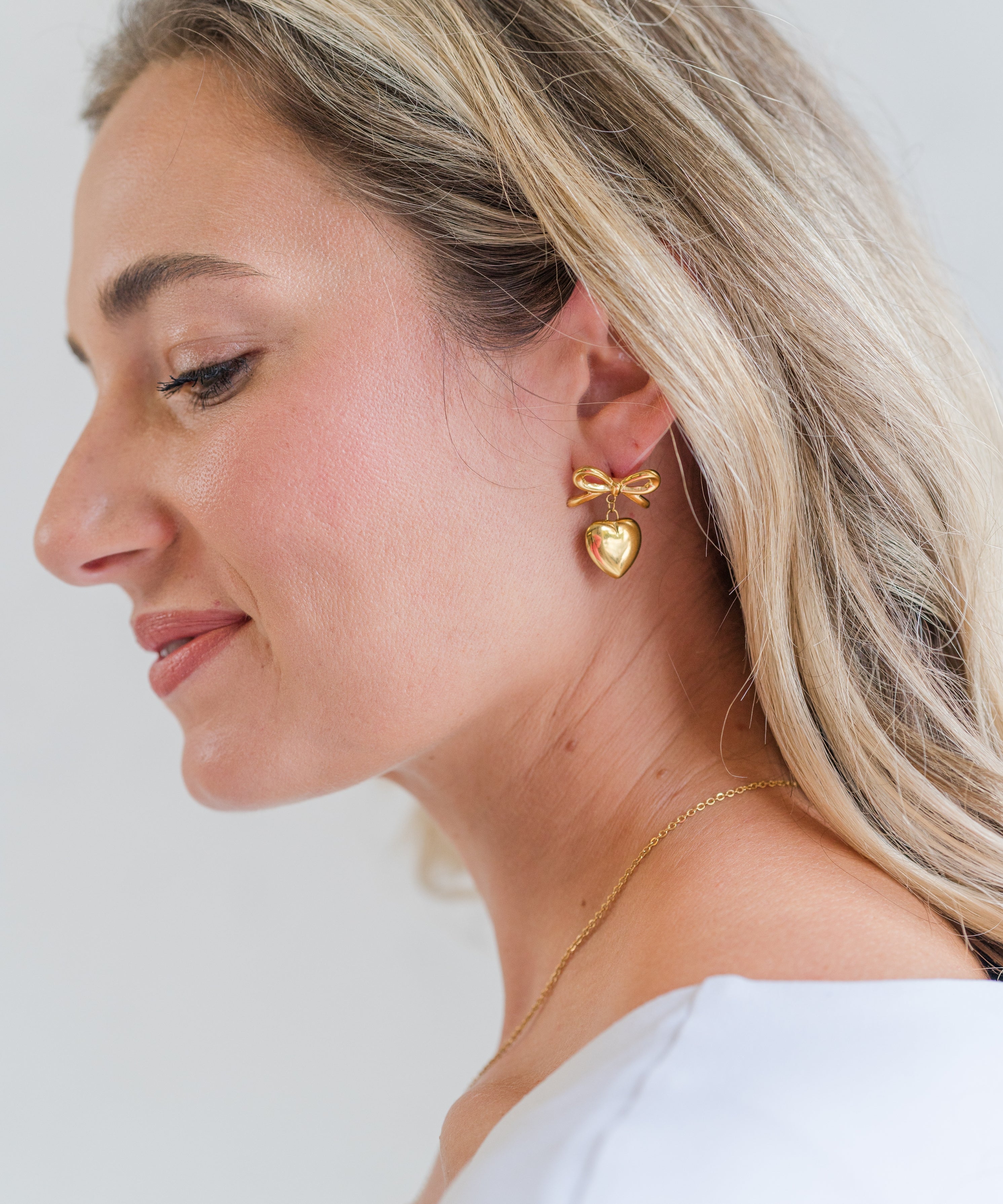 My Sister's Cottage | Waterproof | Bow & Heart Earrings (detail view 2)