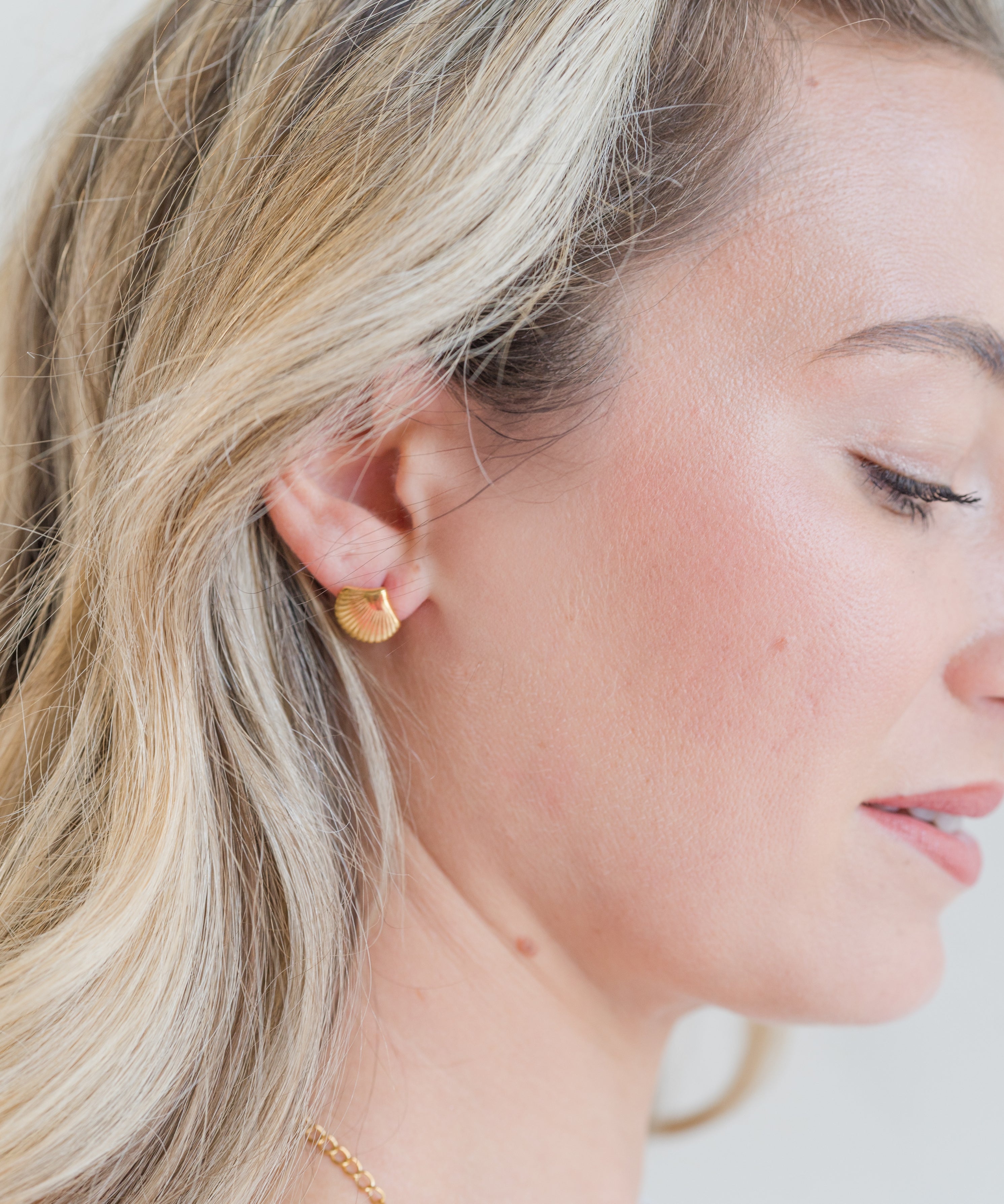 My Sister's Cottage | Waterproof | Small Shell Earrings (detail view 2)