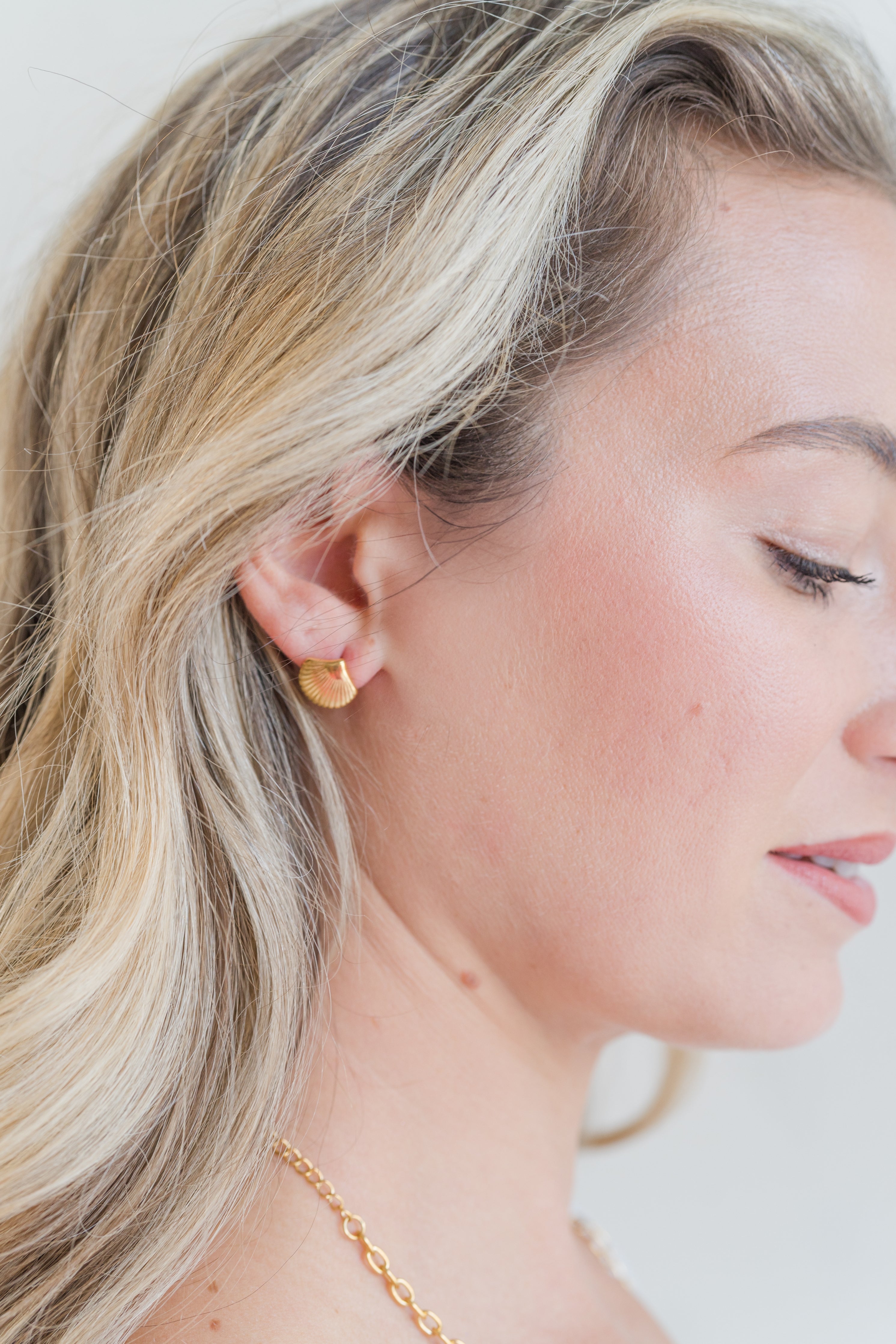 My Sister's Cottage | Waterproof | Small Shell Earrings (detail view 2)