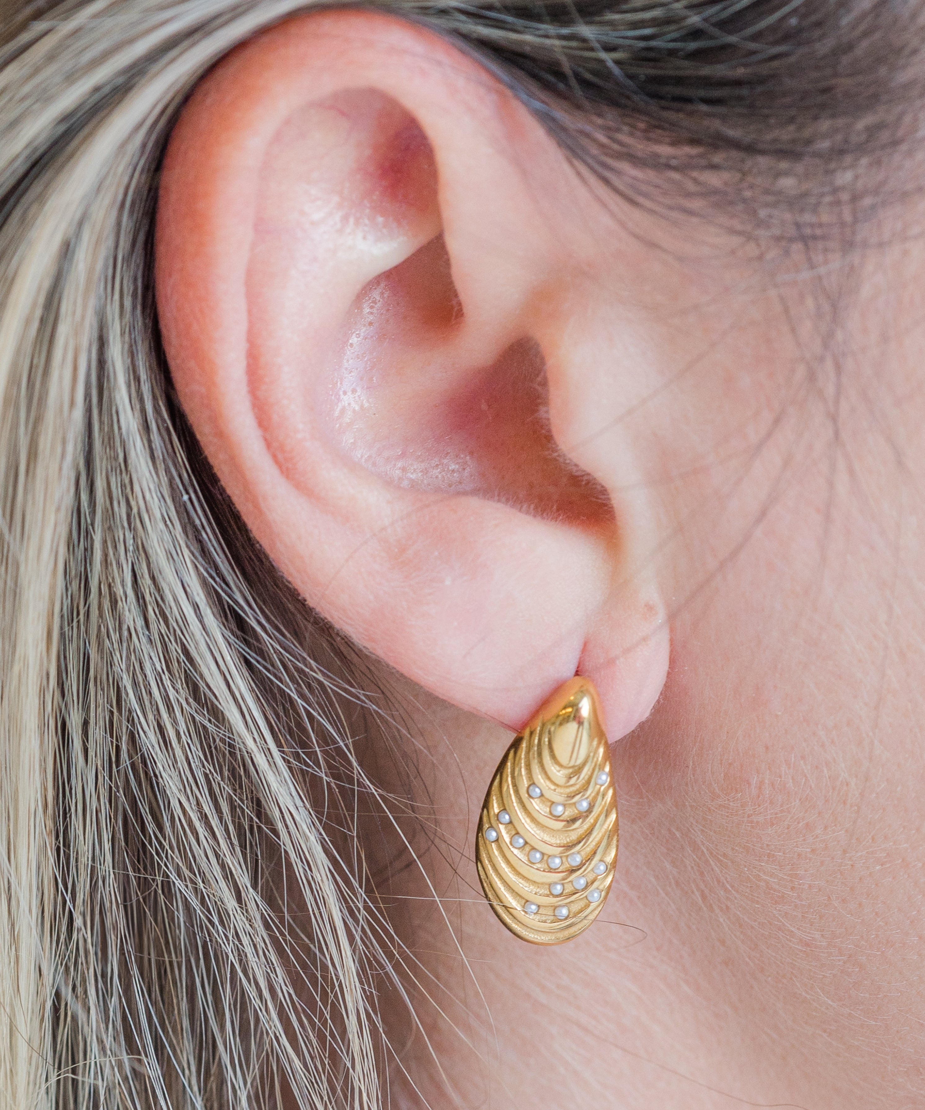 My Sister's Cottage | Waterproof | Oyster Embellished Earrings (detail view 2)