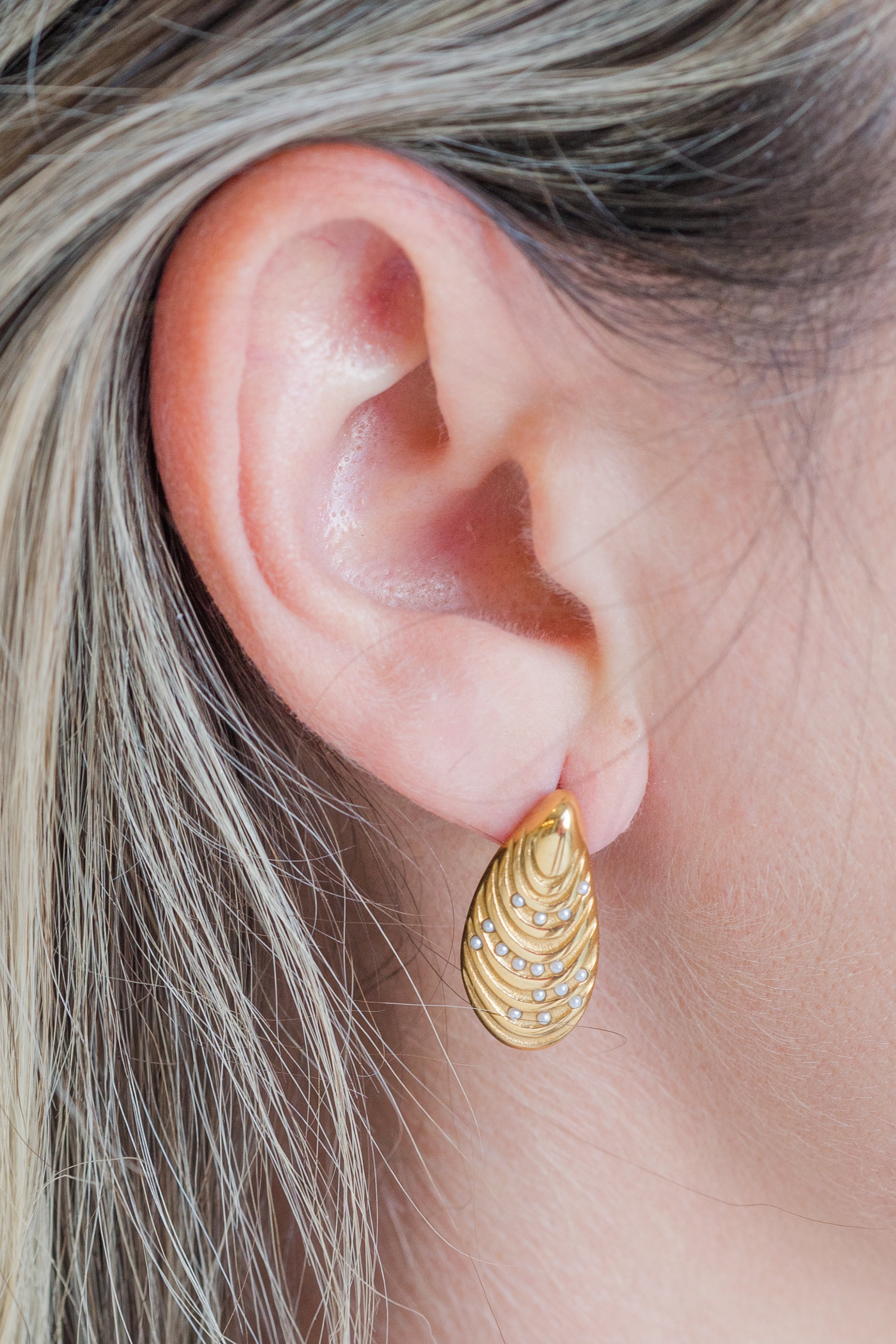 My Sister's Cottage | Waterproof | Oyster Embellished Earrings (detail view 2)